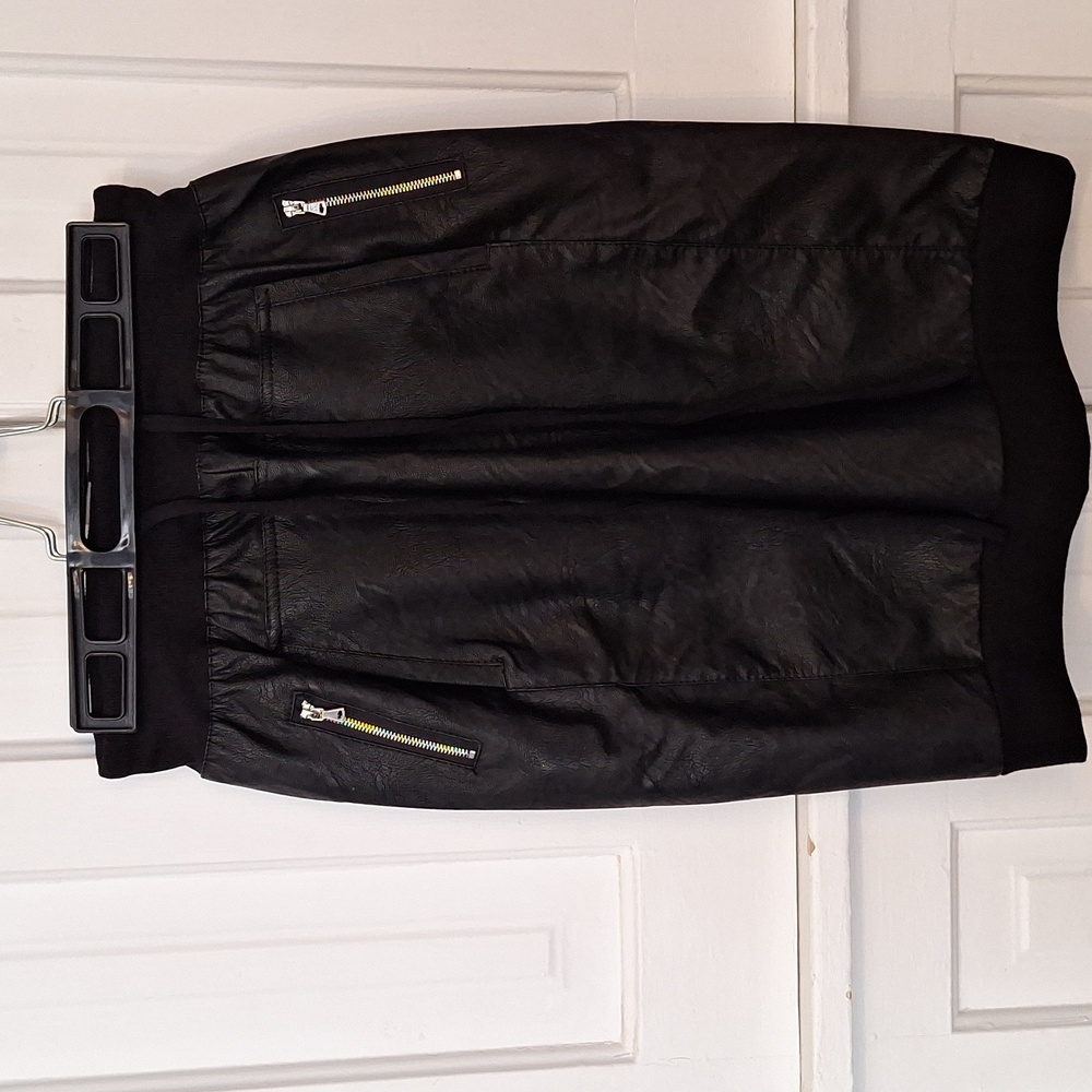 SUZY-D Black Pencil Skirt